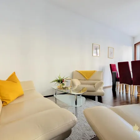 Pineapple - Palais Am Neumarkt Apartment *