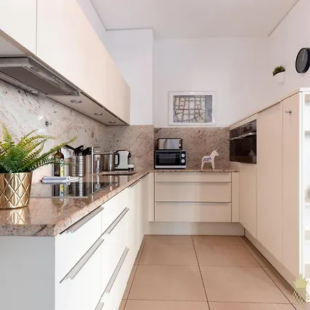 Pineapple - Palais Am Neumarkt *